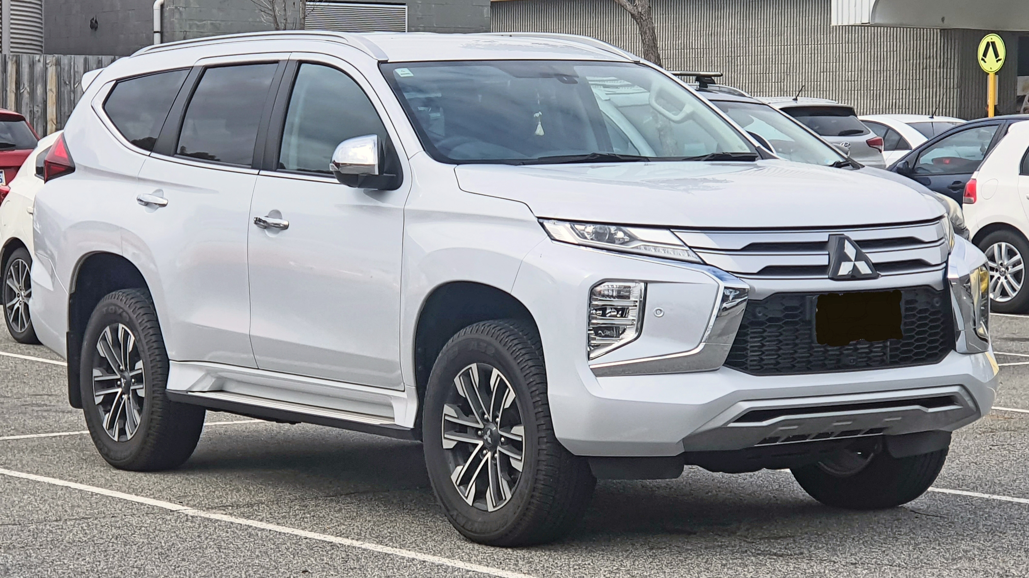 Galeri Mitsubishi Pajero Sport